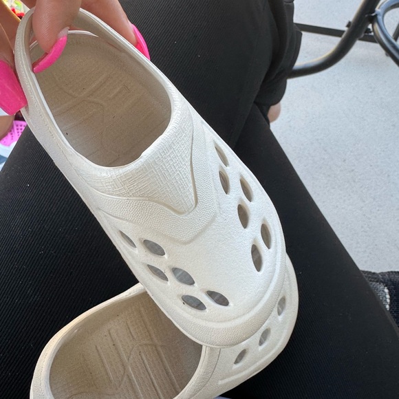 Women's Cream Slip-On Shoes - Picture 1 of 6